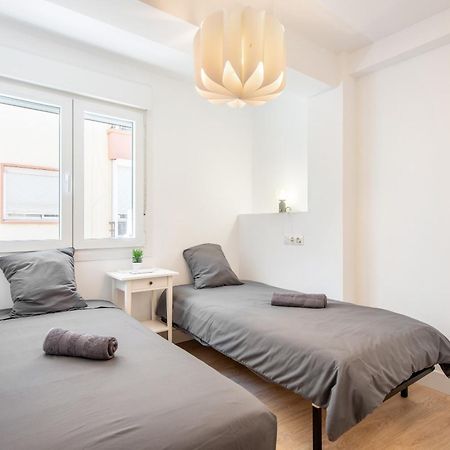Malaga Hub Apartment ภายนอก รูปภาพ