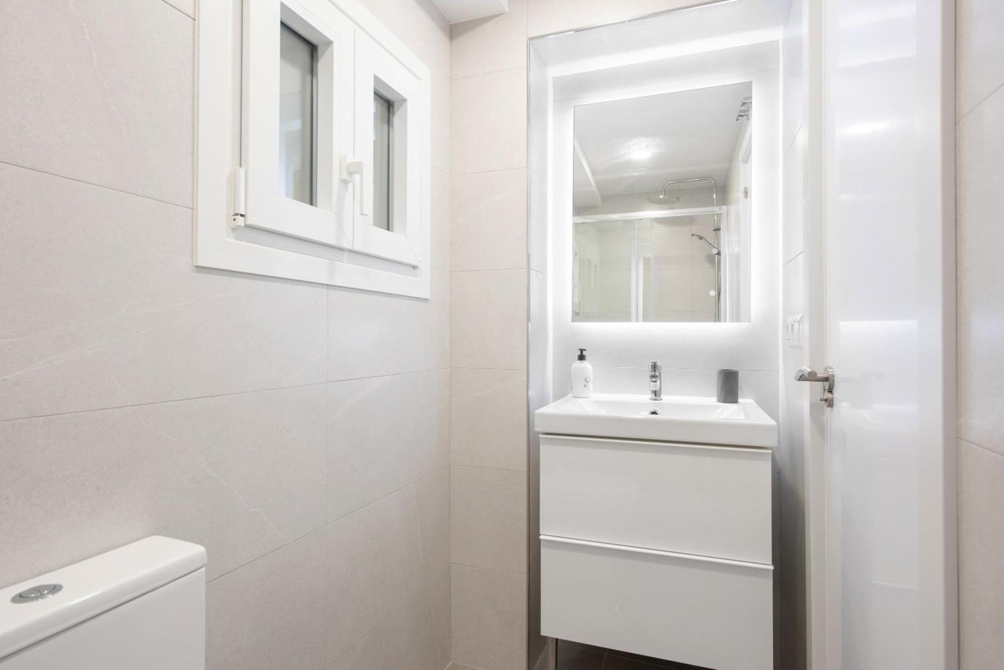 Malaga Hub Apartment ภายนอก รูปภาพ